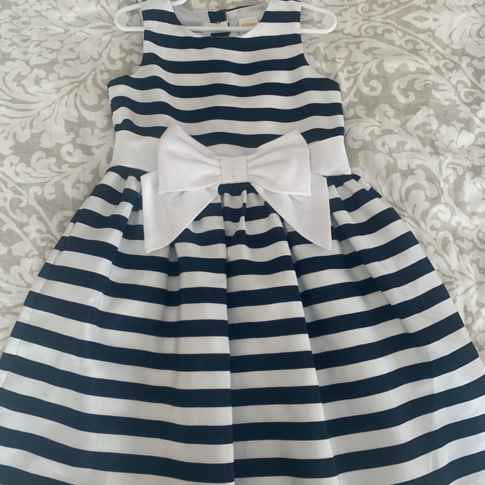 ⭐️ Girl’s dresses size 5